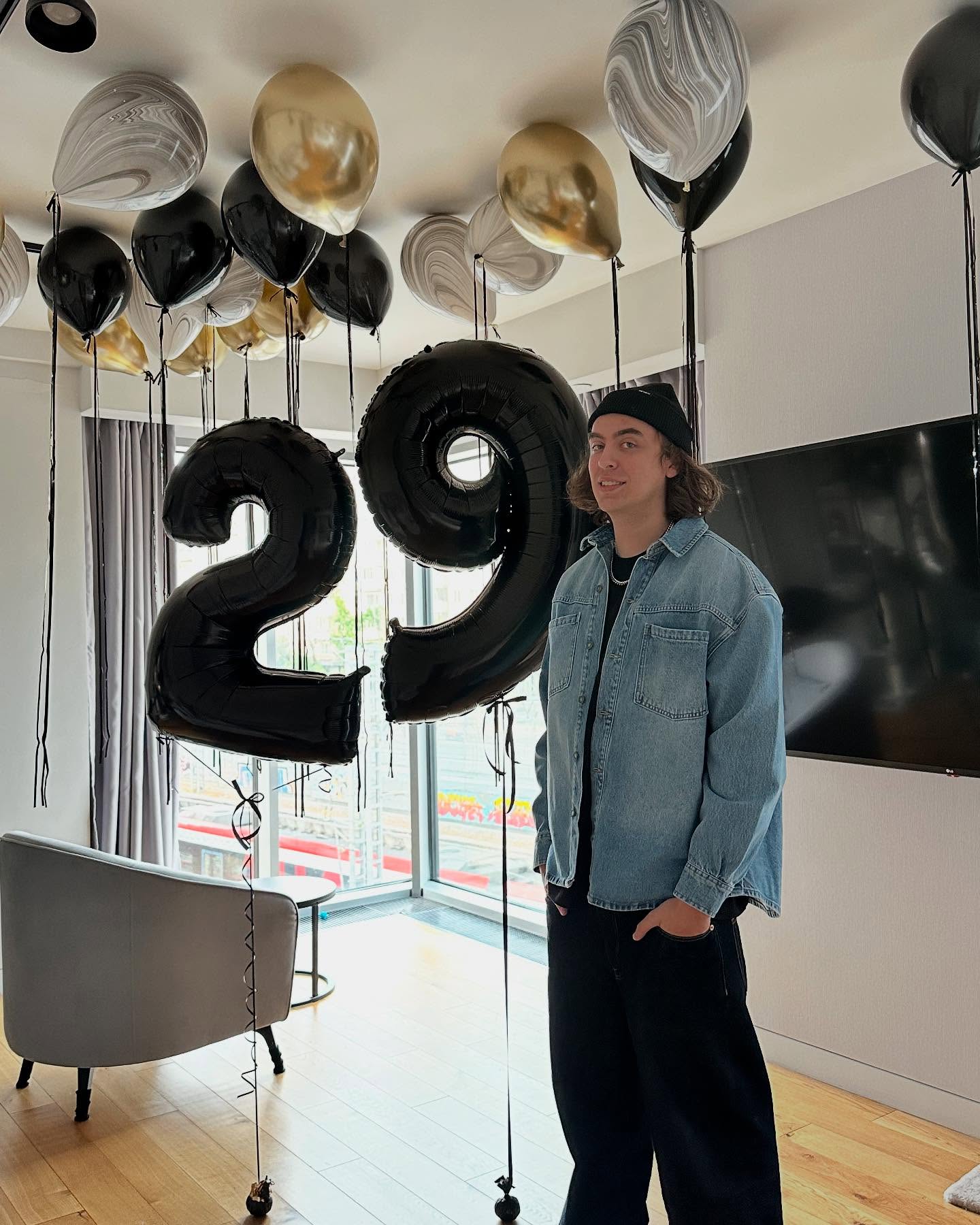 Уже через год будет 30, а пока я все еще на сваге! Рэп хип-хоп.